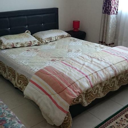 Kenanga Homestay Nilai Exterior foto